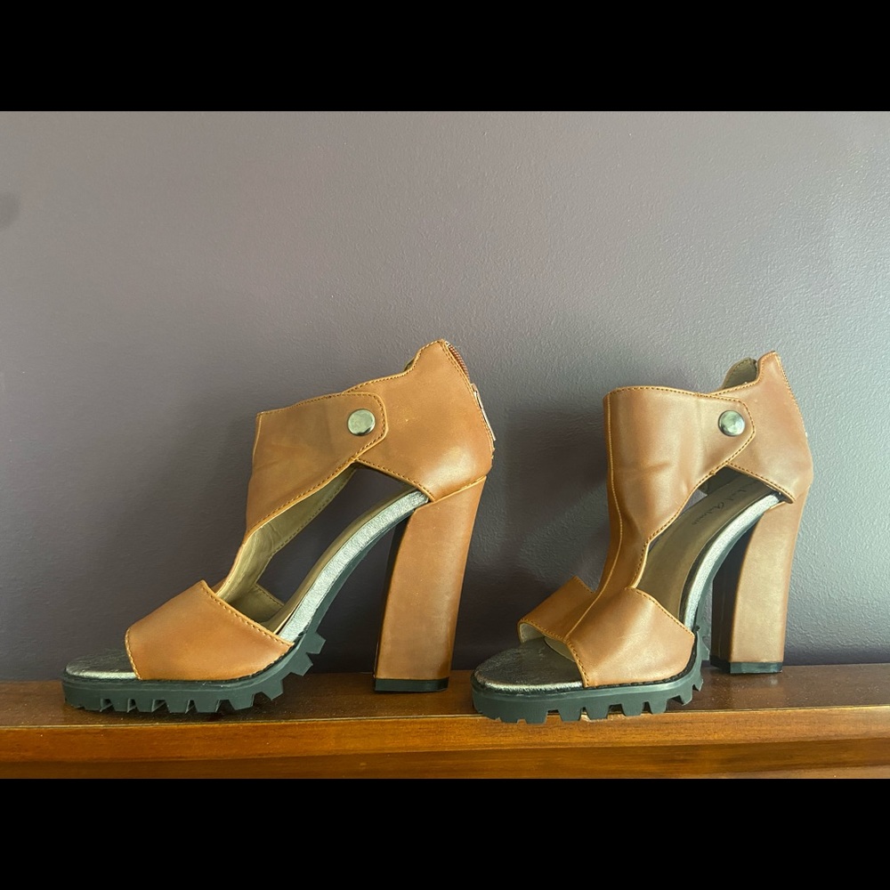 Heeled boots